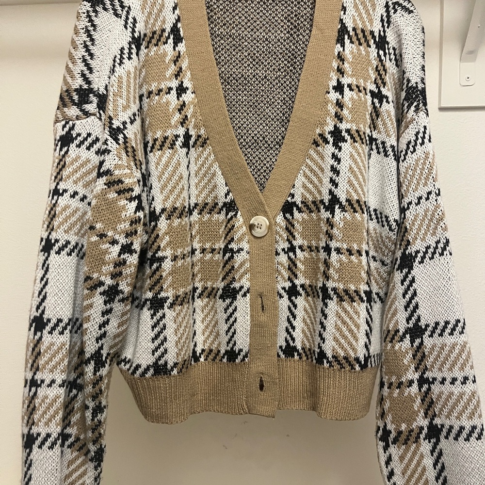 No Boundaries Tan and Black Cardigan Sweater V-Neck